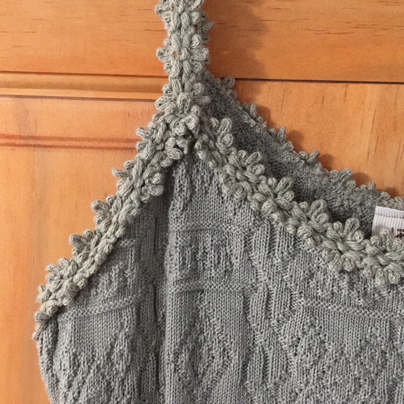 green tank top - Picture 2 of 2